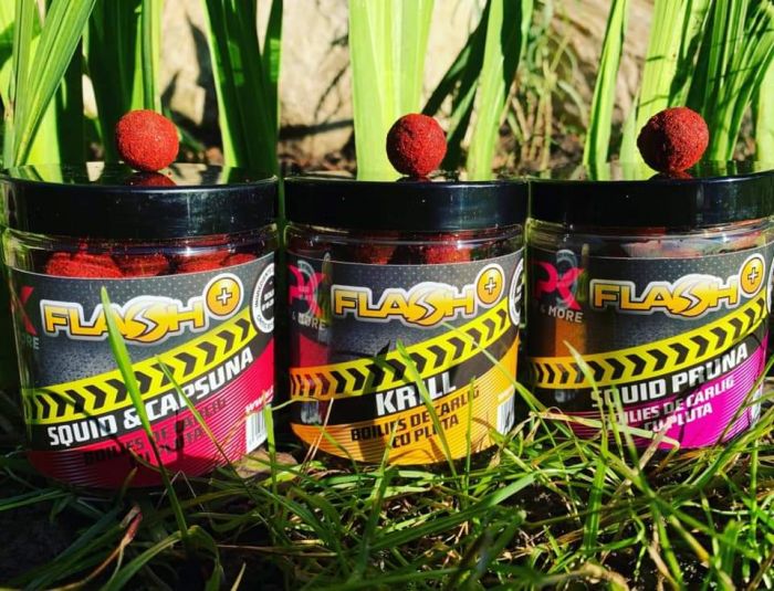 Boilies Carlig Critic Echilibrat CPK Flash Plus Squid &amp; Capsuna, 125g, 16mm+20mm