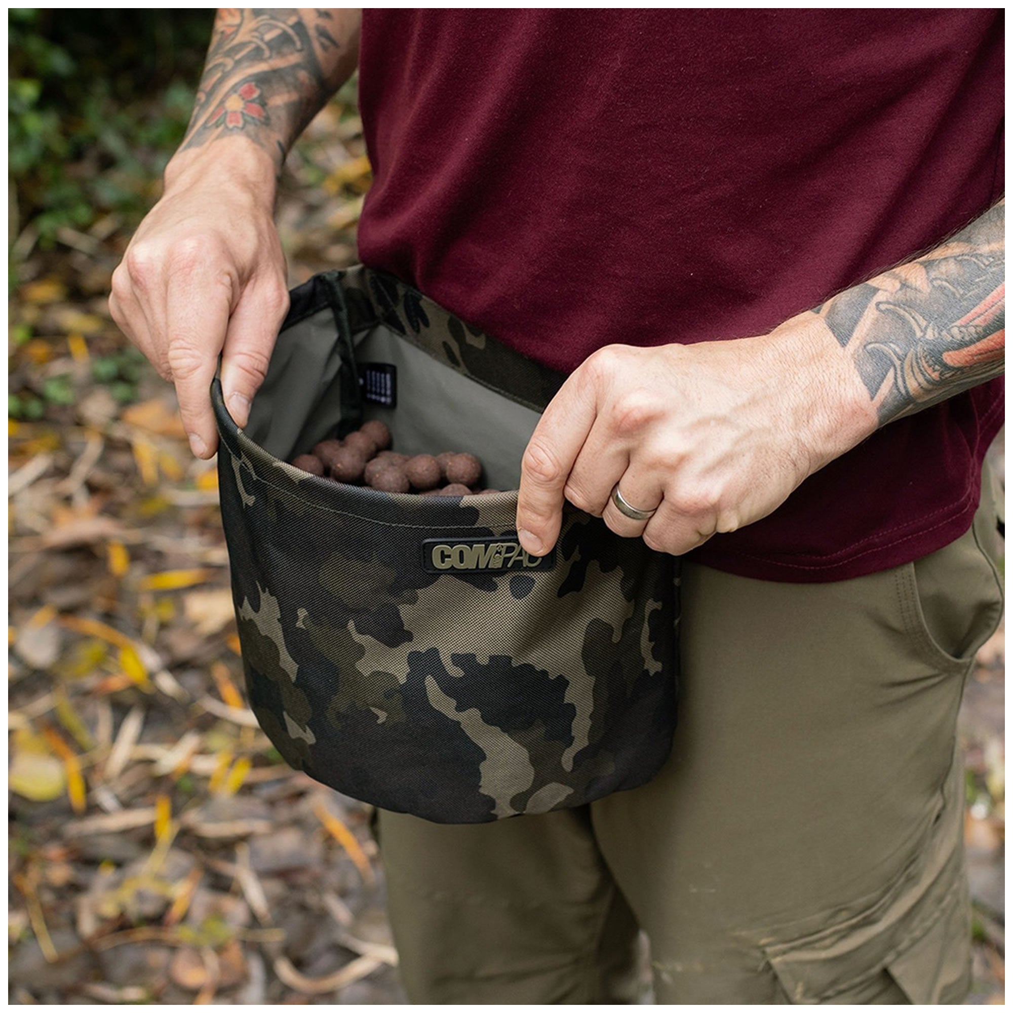Borseta Boilies KORDA Compac Boilie Caddy, Dark Kamo, 19x25x14cm