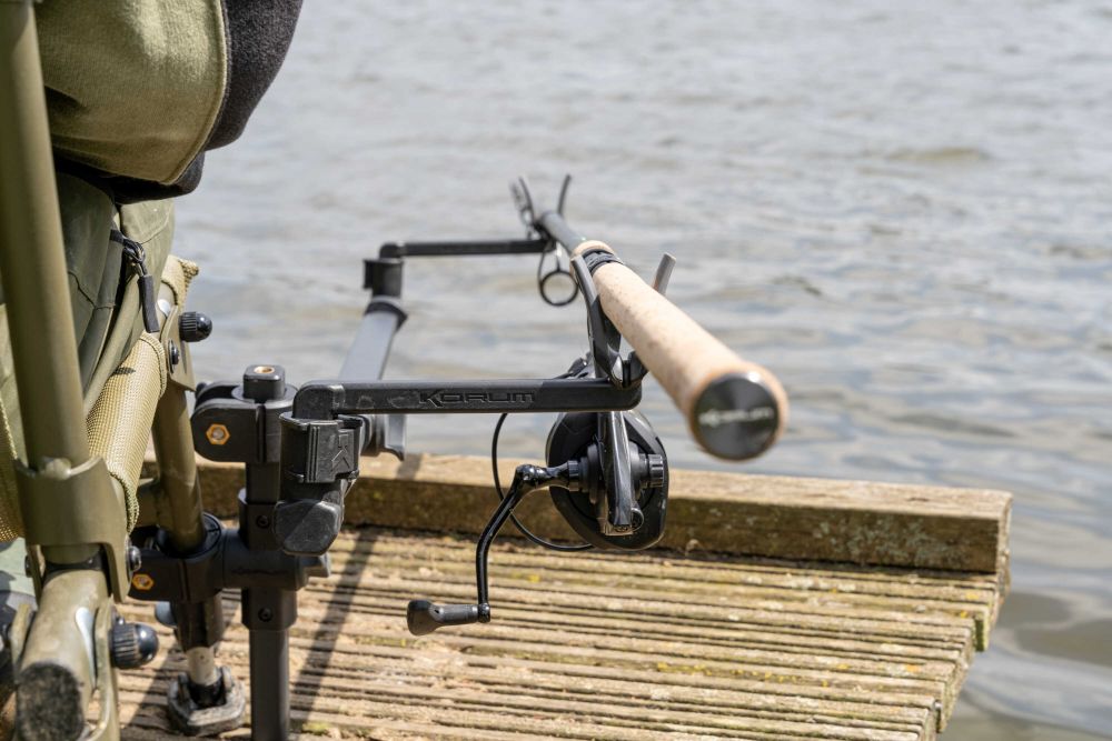 Brat Korum XS Rod Support Feeder Arm, Black