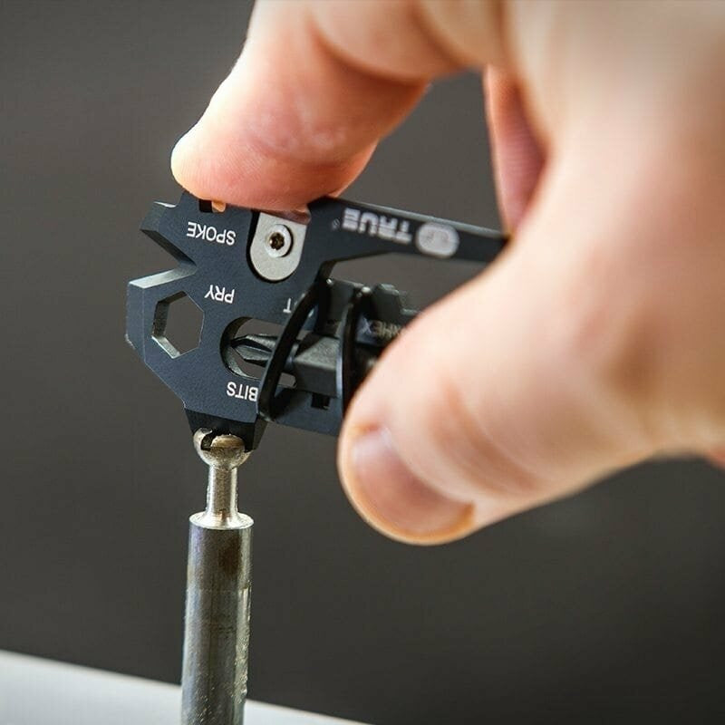 Breloc Unealta Multifunctionala TRUE ULTILITY FishFace 18 Tools - All In One