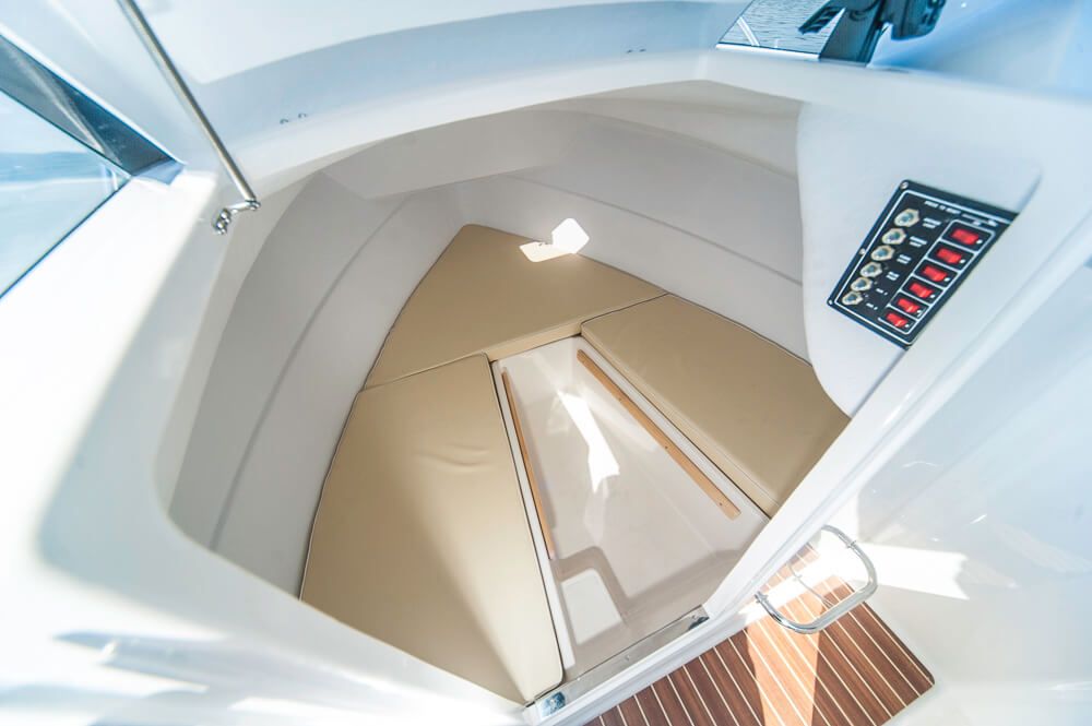 Cortina 480 Pilothouse Fara Motor