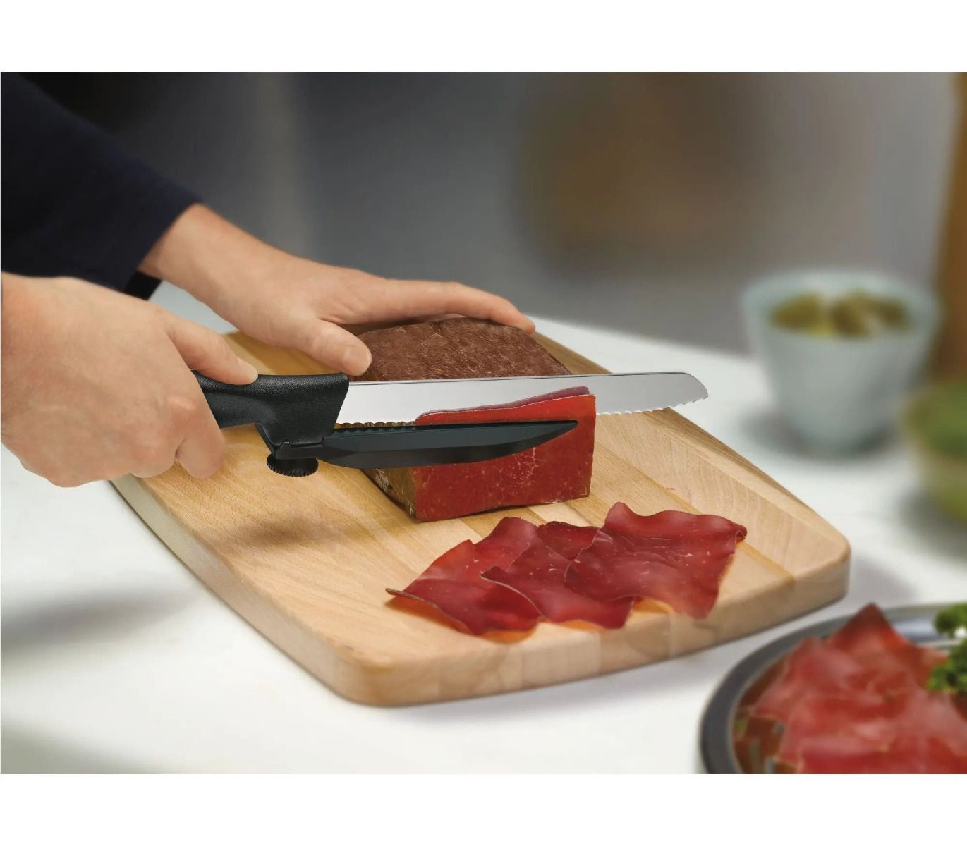 Cutit Bucatarie Victorinox Swiss Classic DUX-Knife, margine ondulata, 21cm, negru