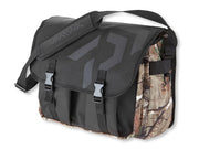 GEANTA DAIWA UMAR NEAGRA/CAMO M 36X18X30CM 