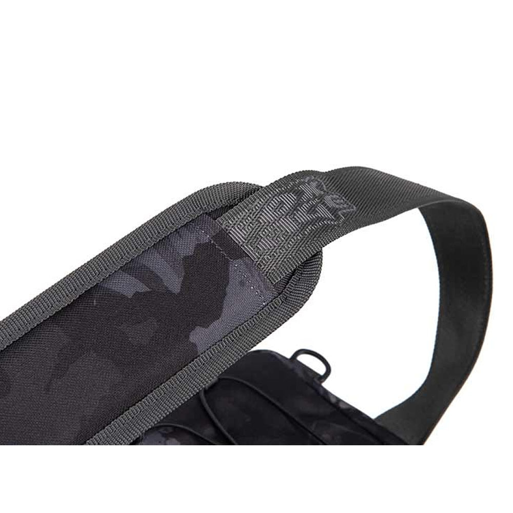 Geanta FOX RAGE Camo Voyager Medium Tackle Bag, 39x27x25cm