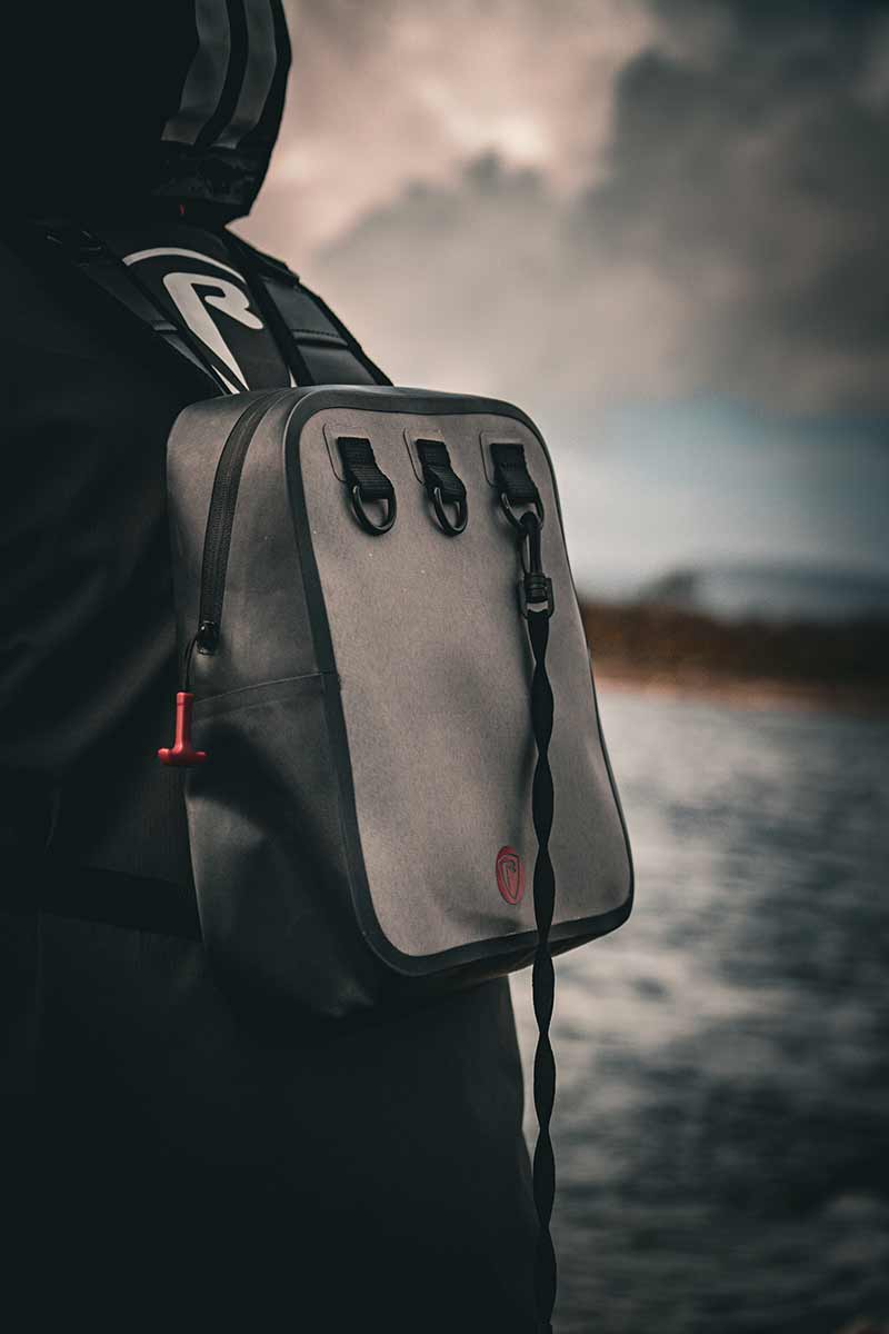 Geanta FOX RAGE Pro Series Waterproof Chest Pack, 30x10x34/30x10x25.5cm