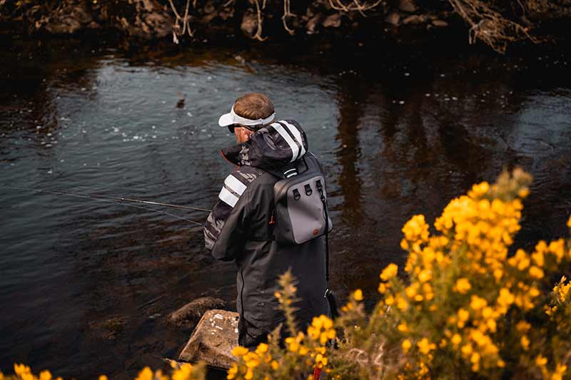 Geanta FOX RAGE Pro Series Waterproof Chest Pack, 30x10x34/30x10x25.5cm