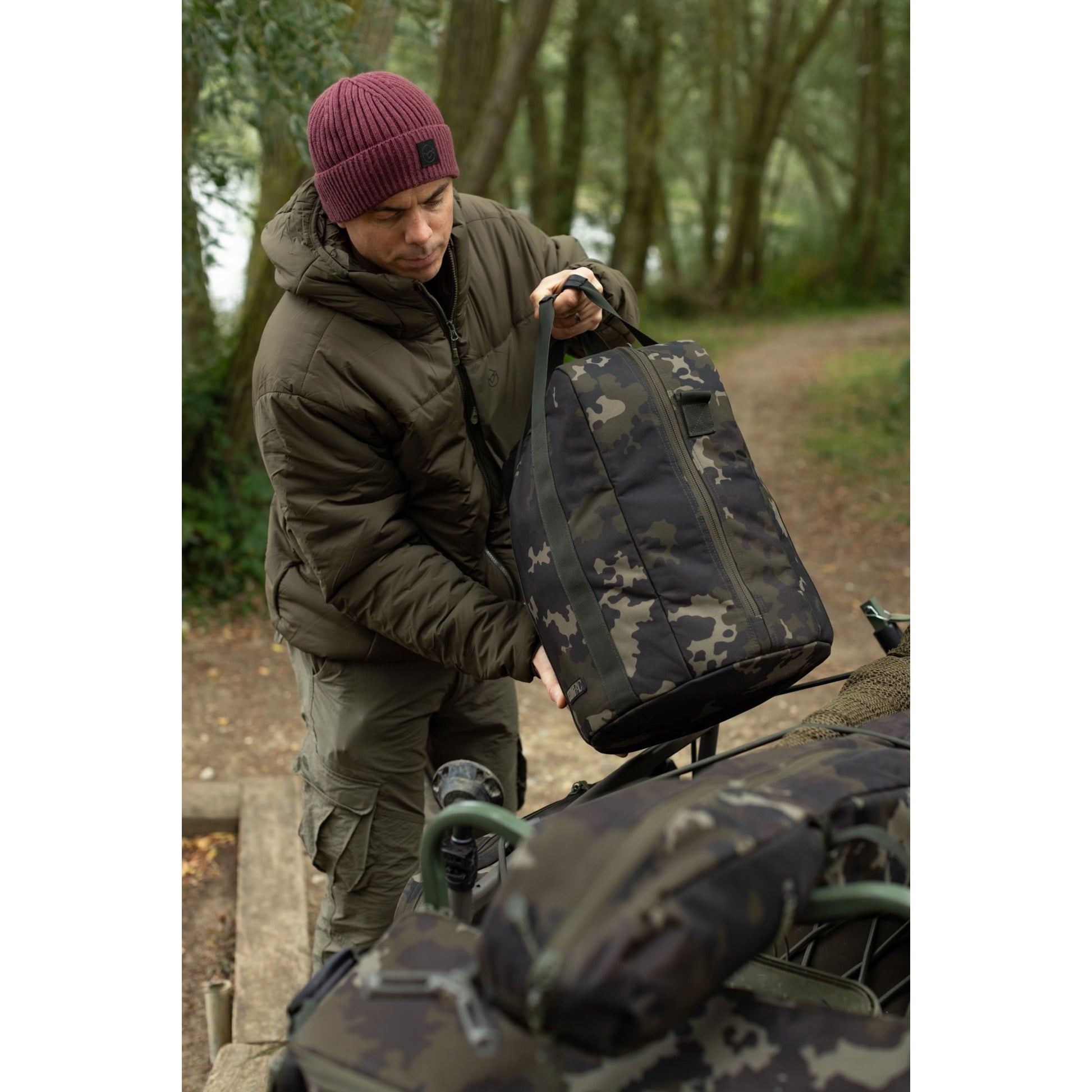 Geanta KORDA Compac Cobb Bag Dark Kamo, 34x45x34cm