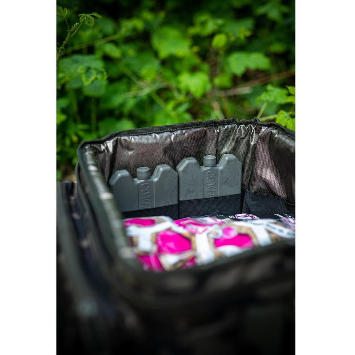 Geanta KORDA Compac Cooler Bag Medium Dark Camo, 27x25x18cm, 12litri