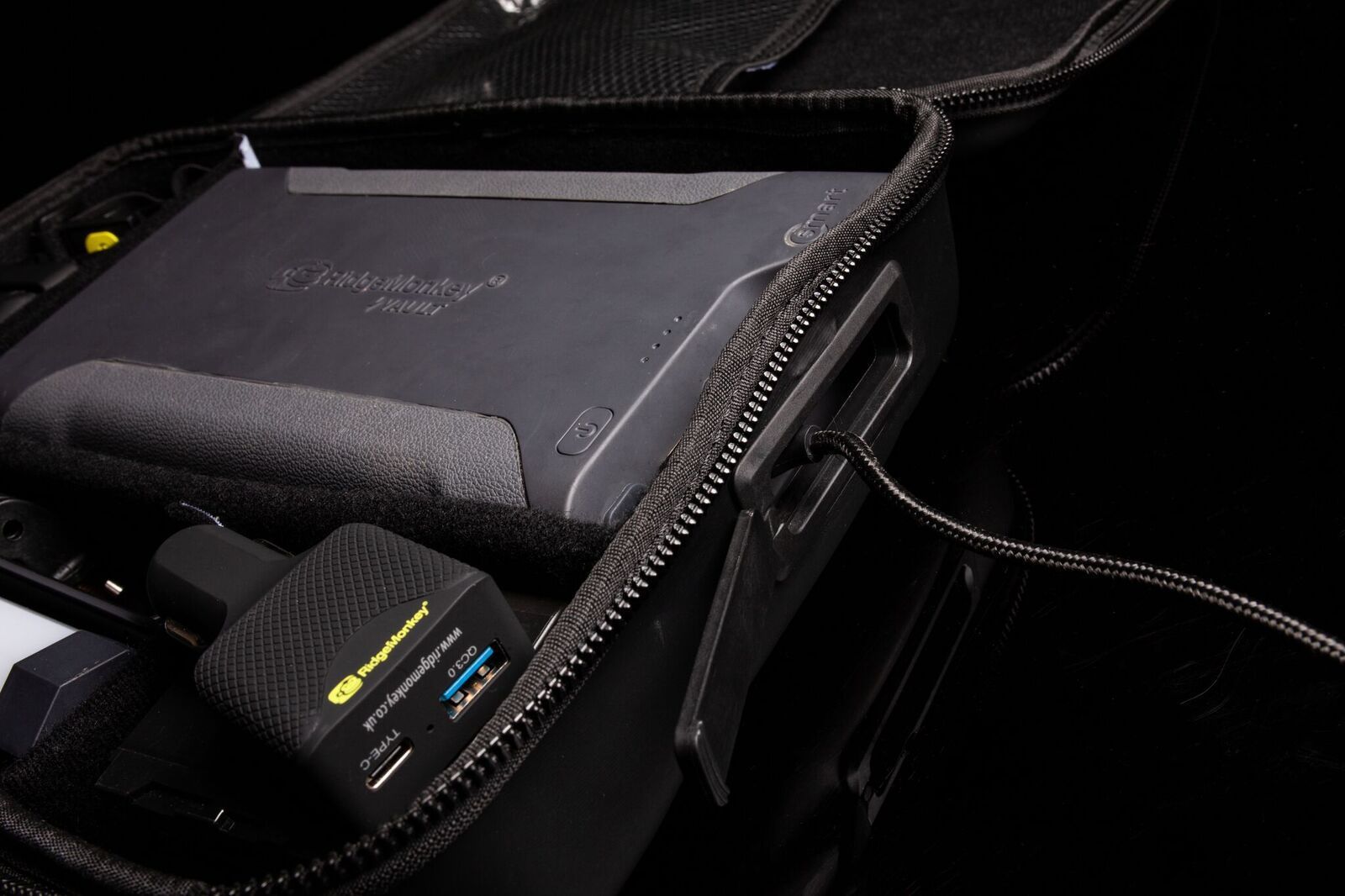 Geanta Ridge Monkey GorillaBox Tech Case 370 fits Vault C-Smart 42150mAh  Bivvy Lite and VRH Headtorc