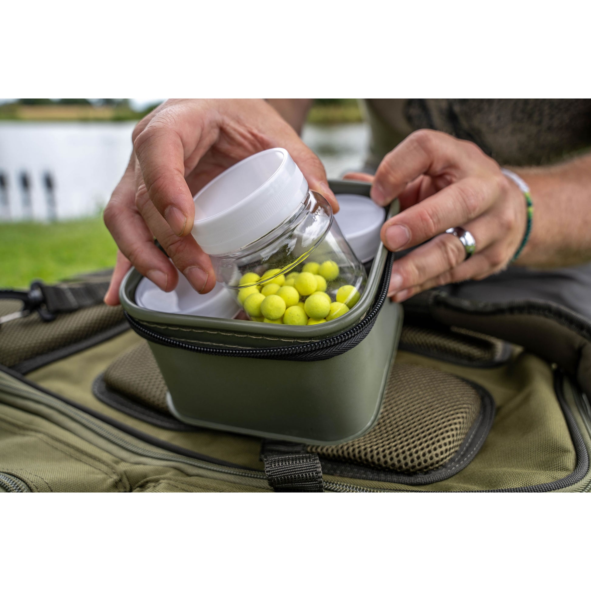 Geanta cu 4 Recipiente KORUM Progress EVA Hookbait Pouches