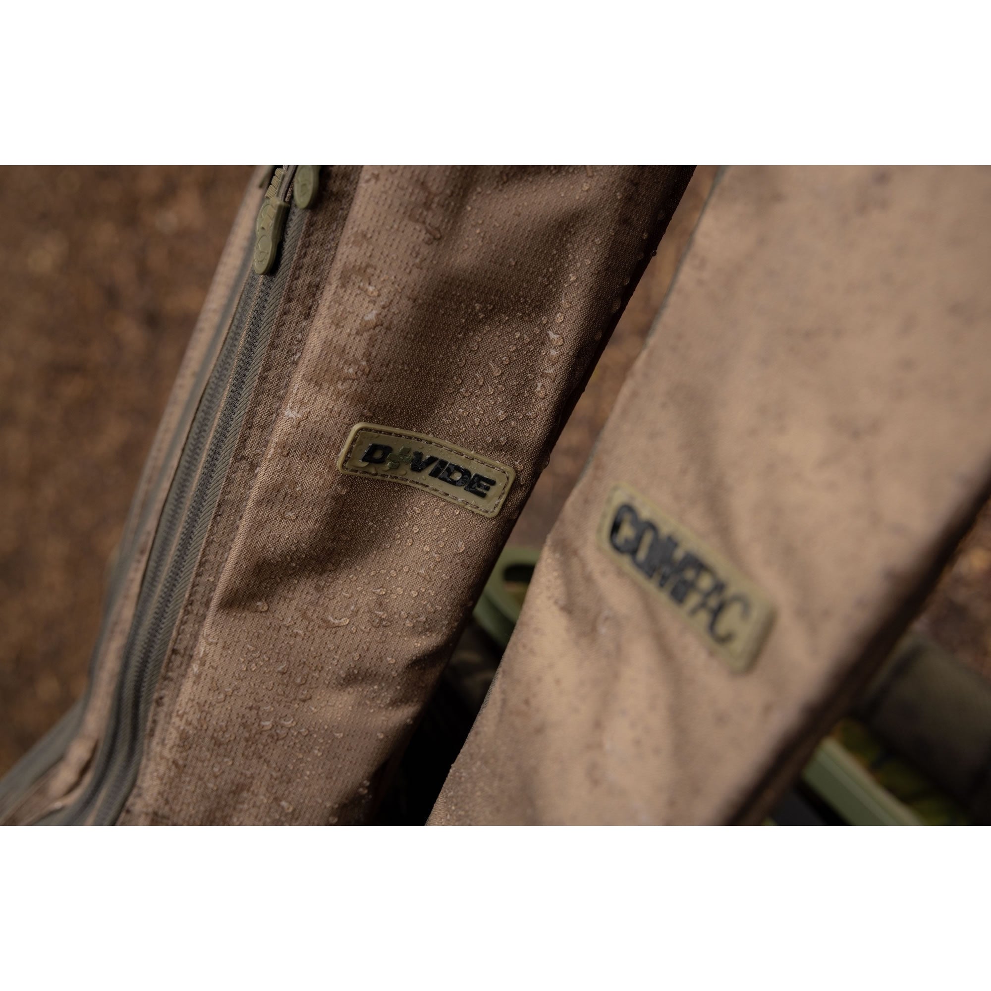 Husa 1 Lanseta cu Mulineta KORDA Compac Single Divide Sleeve, 12ft/3.60m
