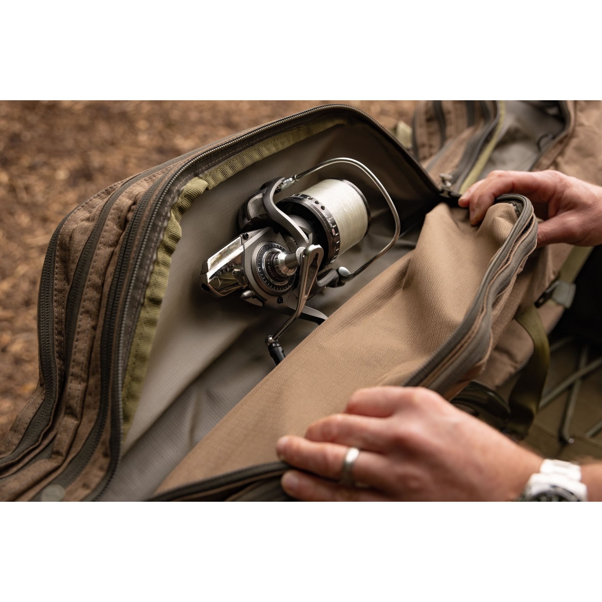 Husa 3 Lansete cu Mulineta KORDA Compac 3 Rod Divide Holdall, 12ft/3.60m