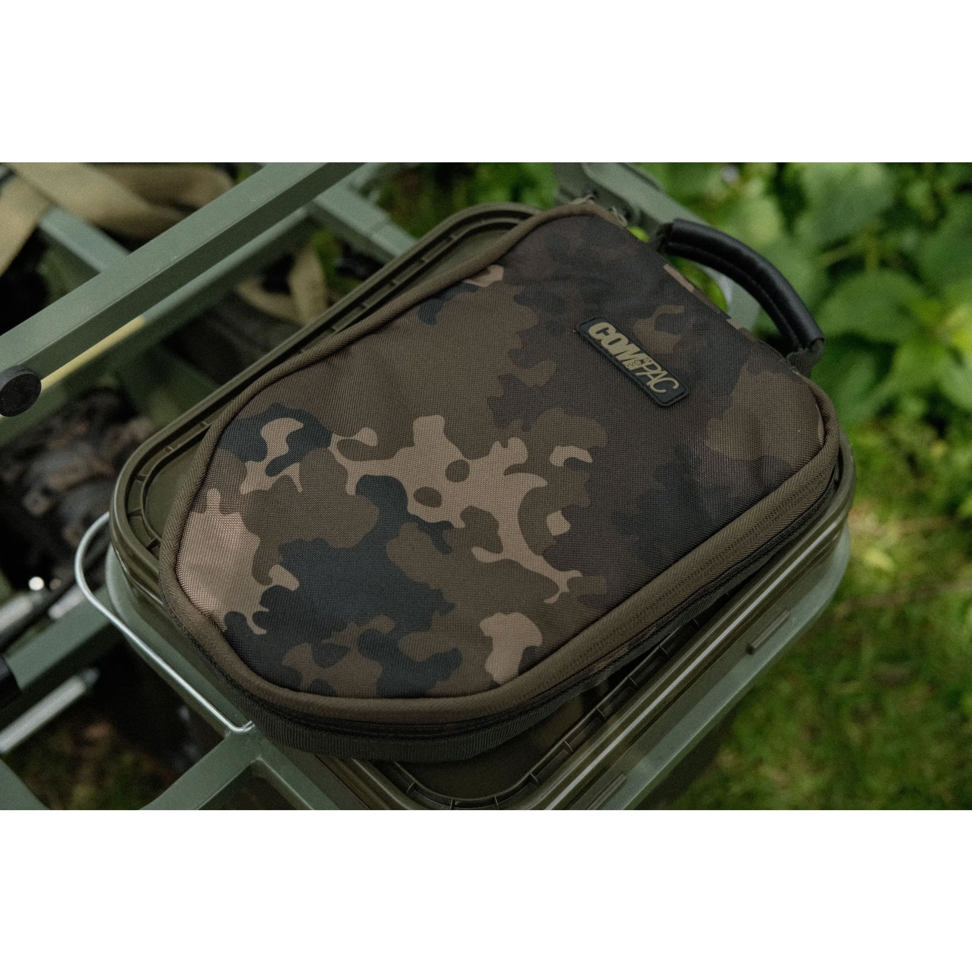 Husa Cantar KORDA Compac Scales Pouch Dark Kamo