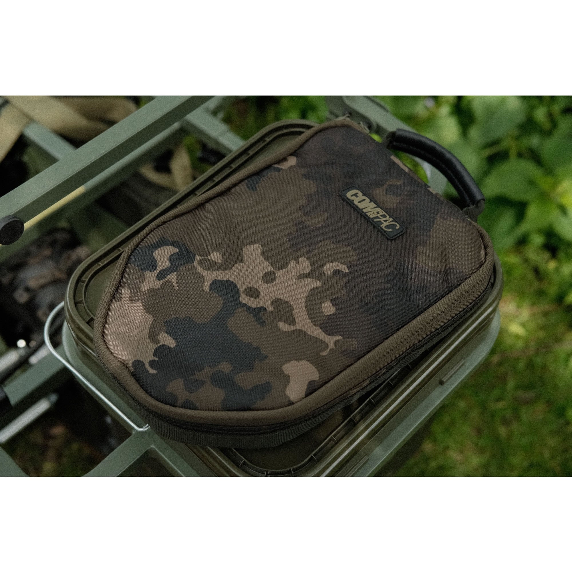 Husa Cantar KORDA Compac Scales Pouch Dark Kamo