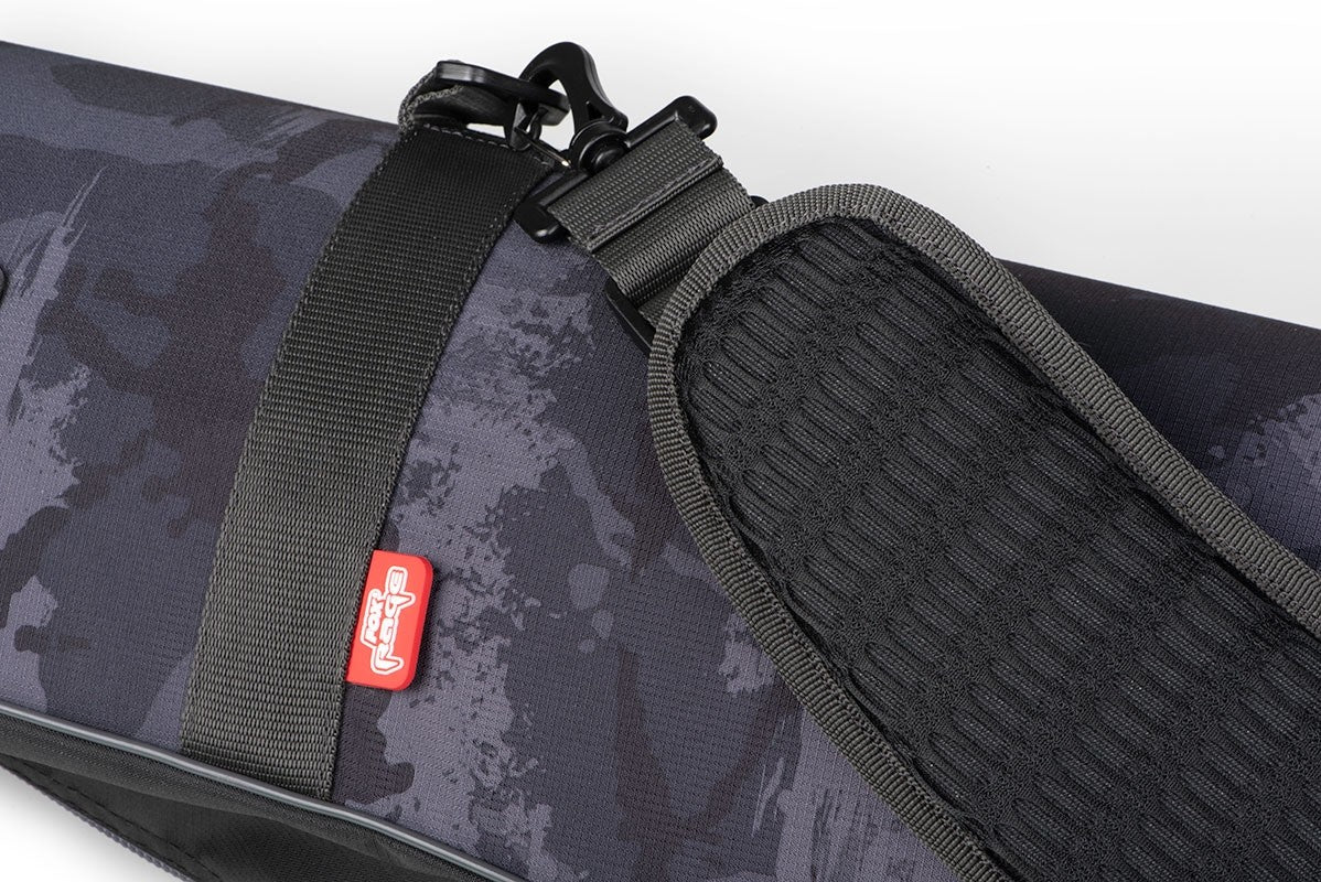 Husa Semi-Rigida Fox Rage Rage Camo Rod Case Triple, 3 Lansete + 3 Mulinete, 130x23x21cm