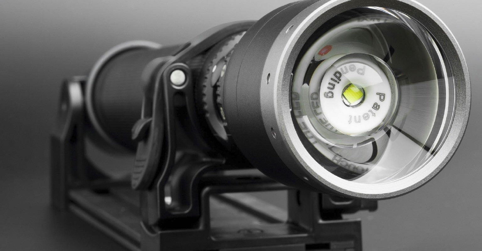 LANTERNA LED LENSER M17R + INCARCATOR