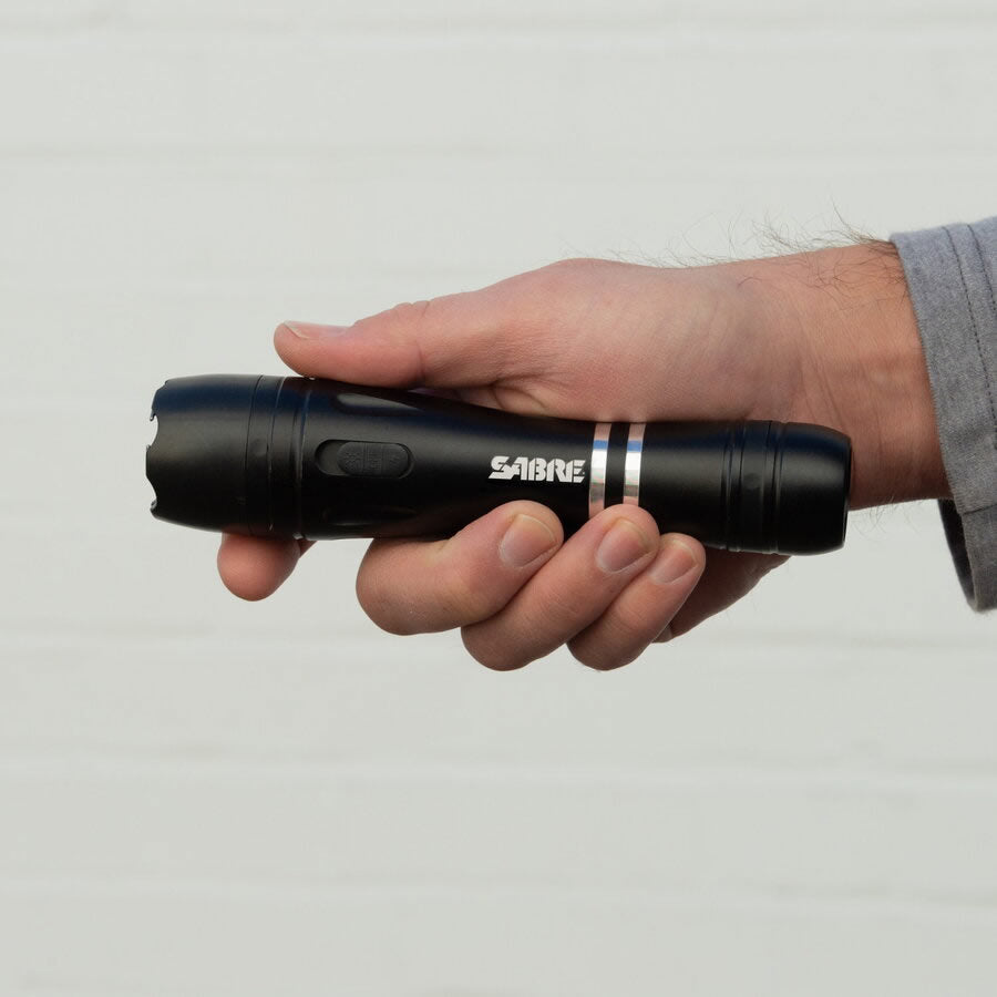Lanterna cu Electrosocuri SABRE 2-in-1 Tactical Series, 130lm