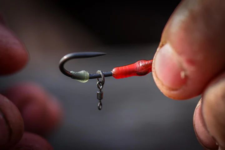 Mansoane ONE MORE CAST Tackle Dazzlers Bloodliner Inturn, Small, Red, 10buc/pac