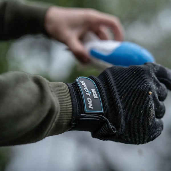Manusa Casting NASH Spot On Casting Glove, Right Hand
