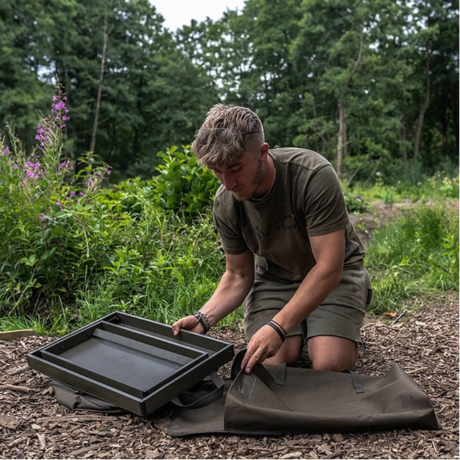 Masa pentru Monturi Avid Carp Double Decker Bivvy Table + Organiser 55x41x35.5cm