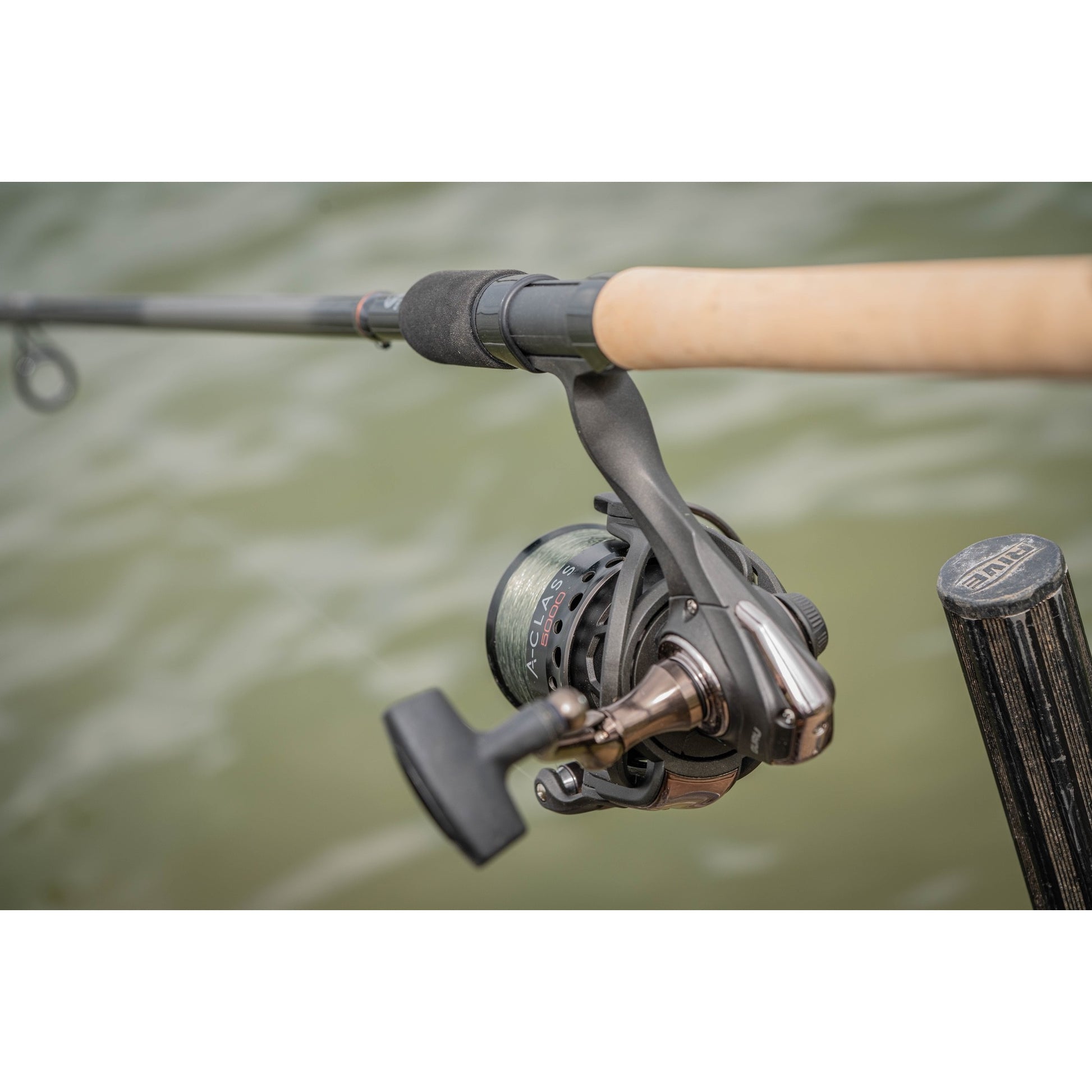 Mulineta Feeder GURU A-Class 3000, 4.9:1, 0.24mm/150m