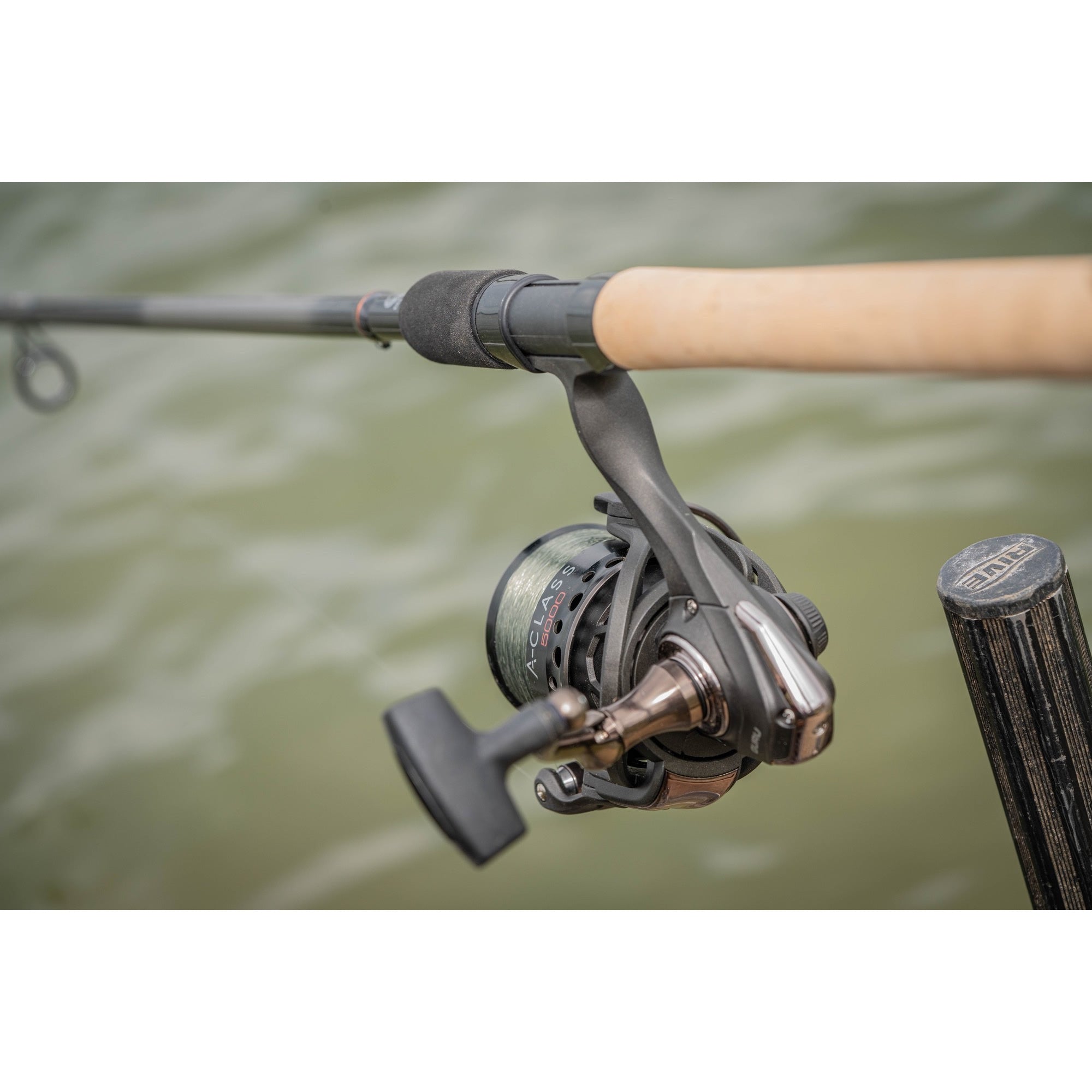 Mulineta Feeder GURU A-Class 3000, 4.9:1, 0.24mm/150m