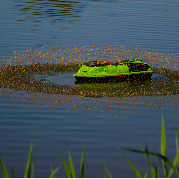 NAVOMODEL PLANTAT ADVANCE BOATS SPREADER 1 ECHIPAT CU SONAR BEAR CREEKS BC201