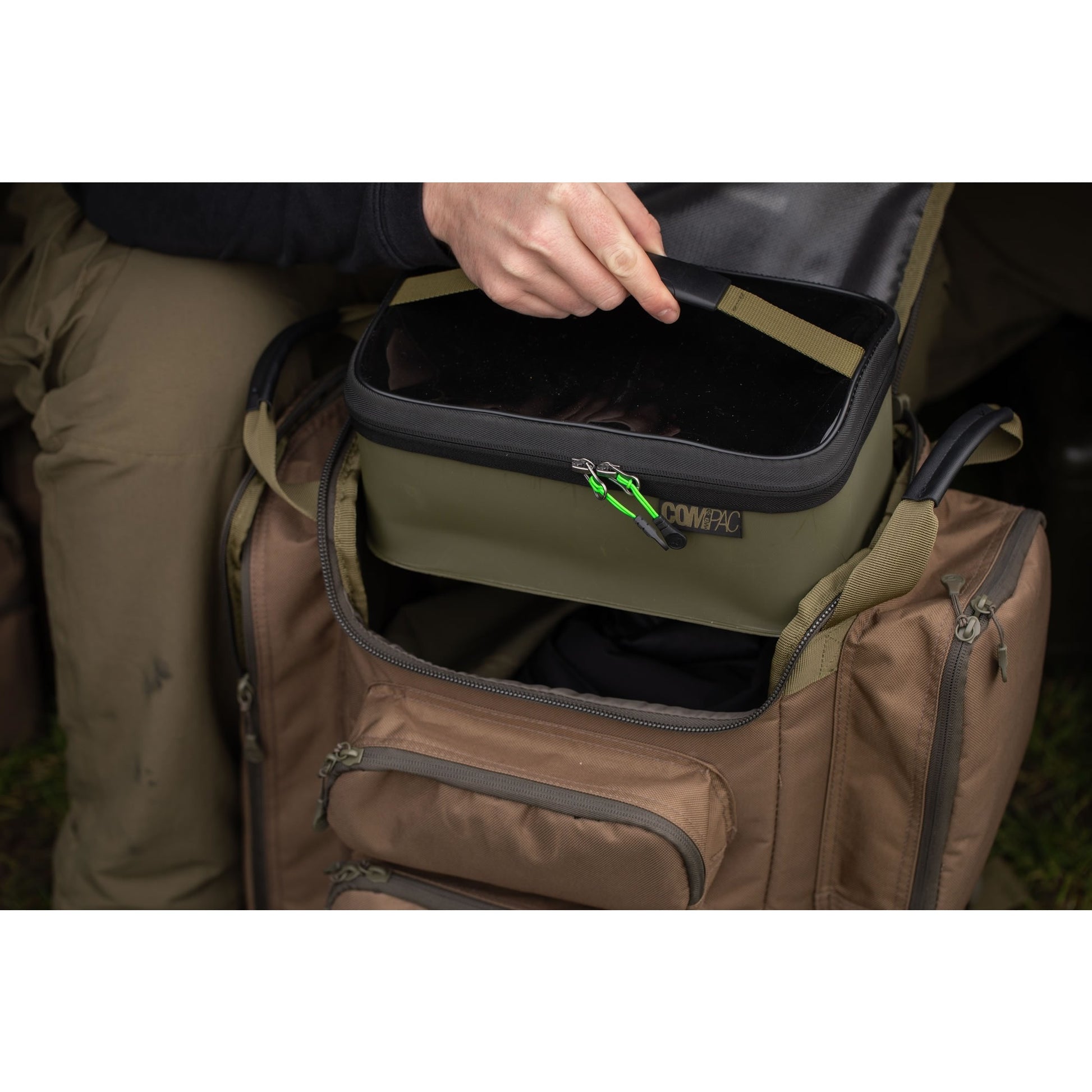 Rucsac KORDA Compac Rucksack 60 Olive, 52x46x32cm, 60ltr
