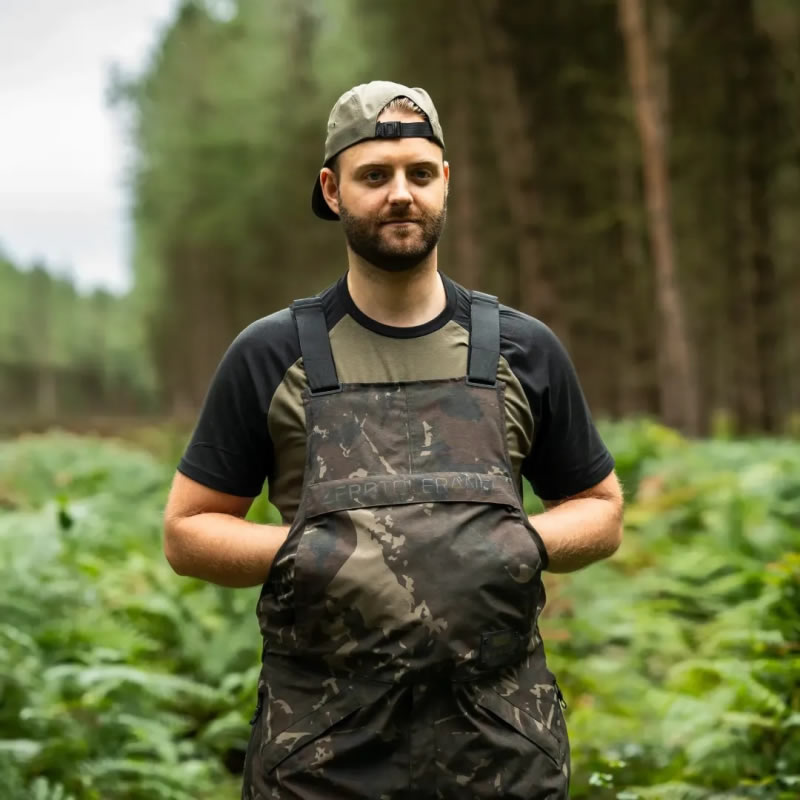 Salopeta NASH ZT Helluva Waterproof Bib and Brace Camo