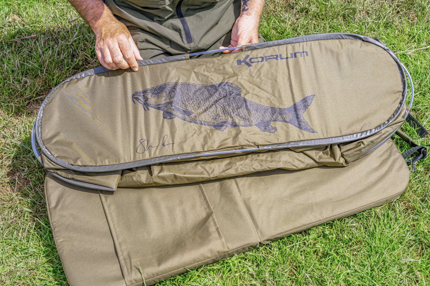 Saltea Primire Korum Classic Barbel Fast Mat, 90x40x25cm