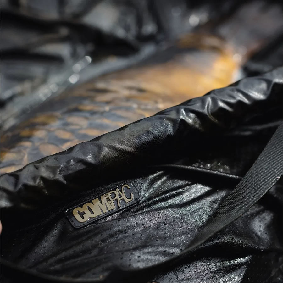 Saltea de Cantarire KORDA Sling Compact Retainer, Dark Camo, 116x70x32cm