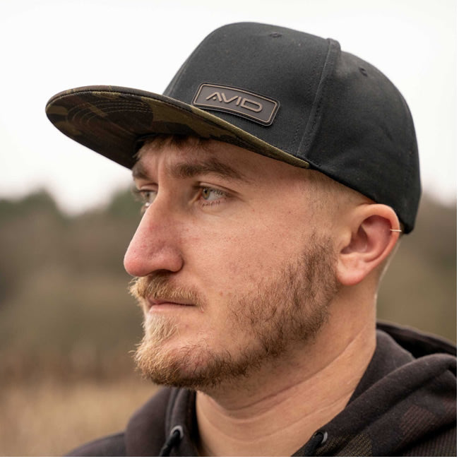 Sapca Avid Carp Camo Peak Snapback Cap