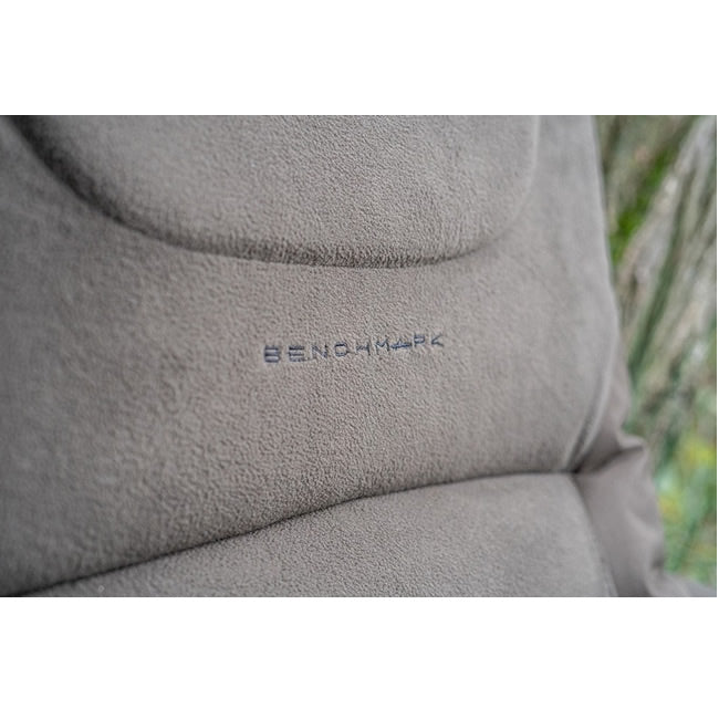 Scaun Avid Carp Benchmark Memory Foam Recliner 60x60x105cm