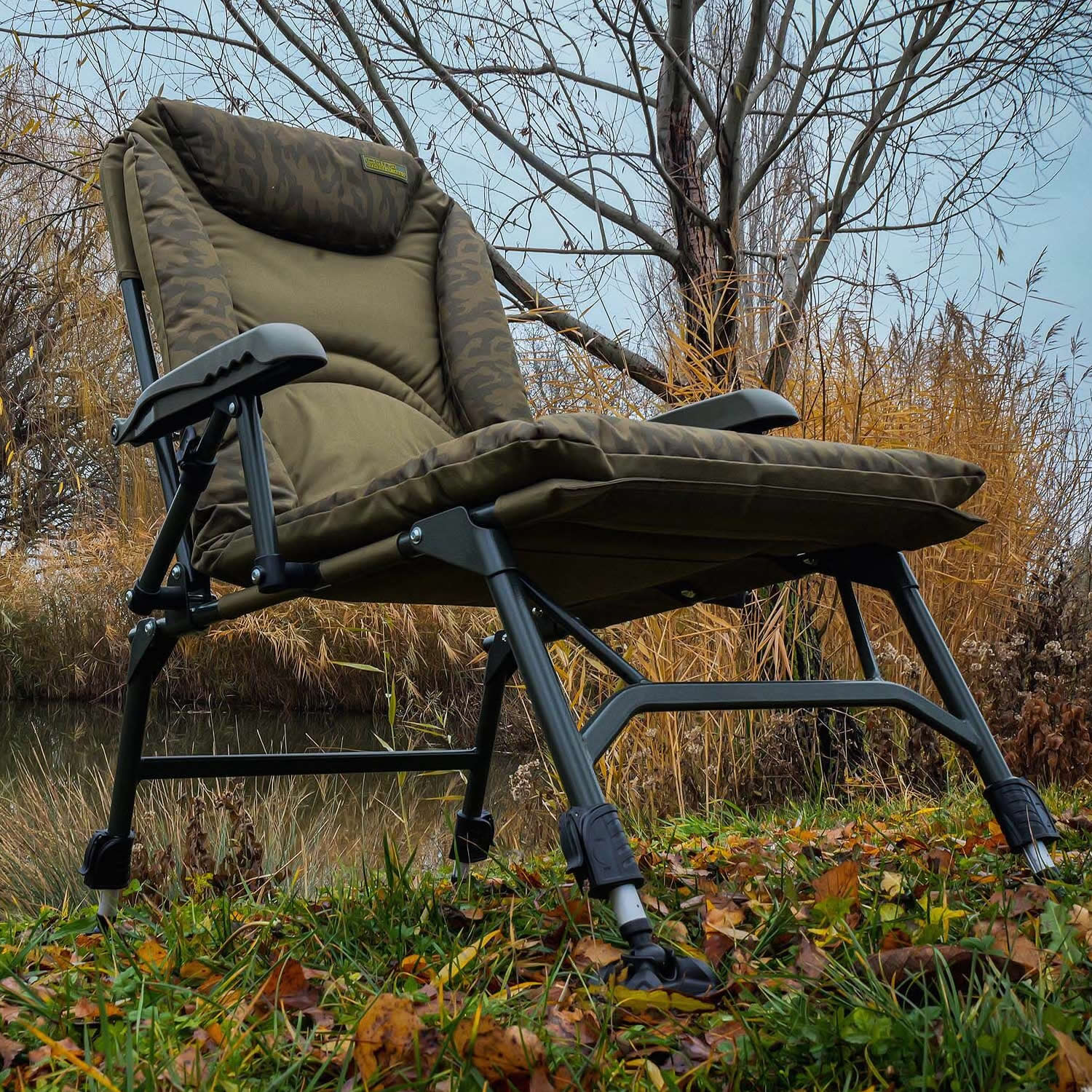 Scaun CARP ACADEMY Giant Camo, 52x52x65cm