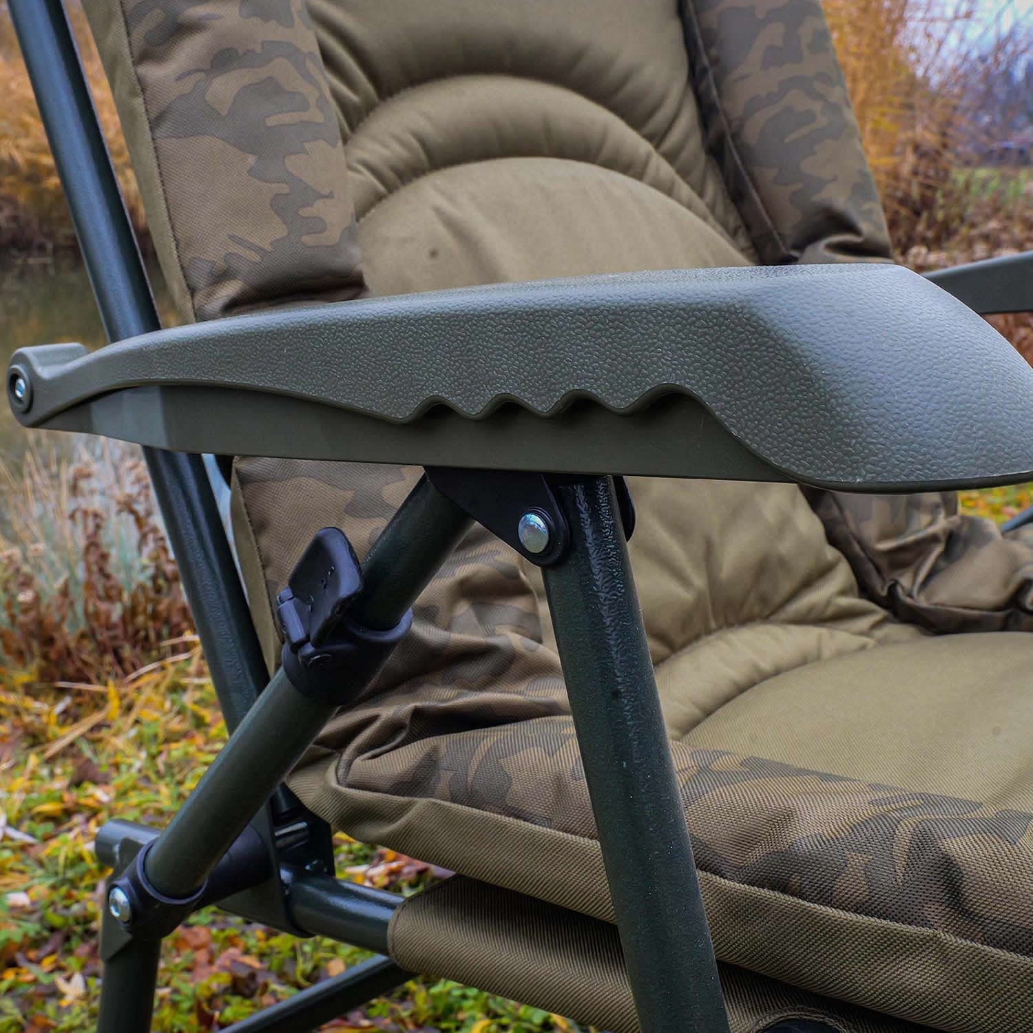 Scaun CARP ACADEMY Giant Camo, 52x52x65cm