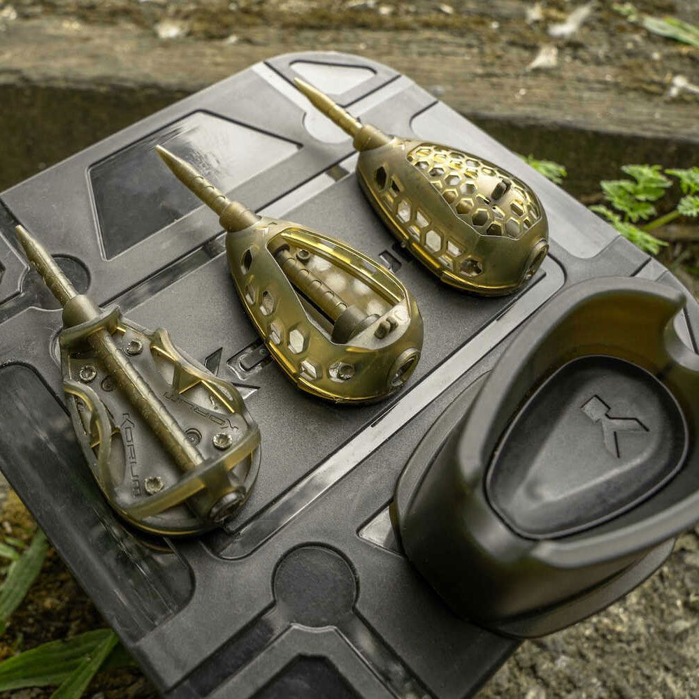 Set KORUM Camo Feeder Pack, 3 Momitoare 30g + Matrita
