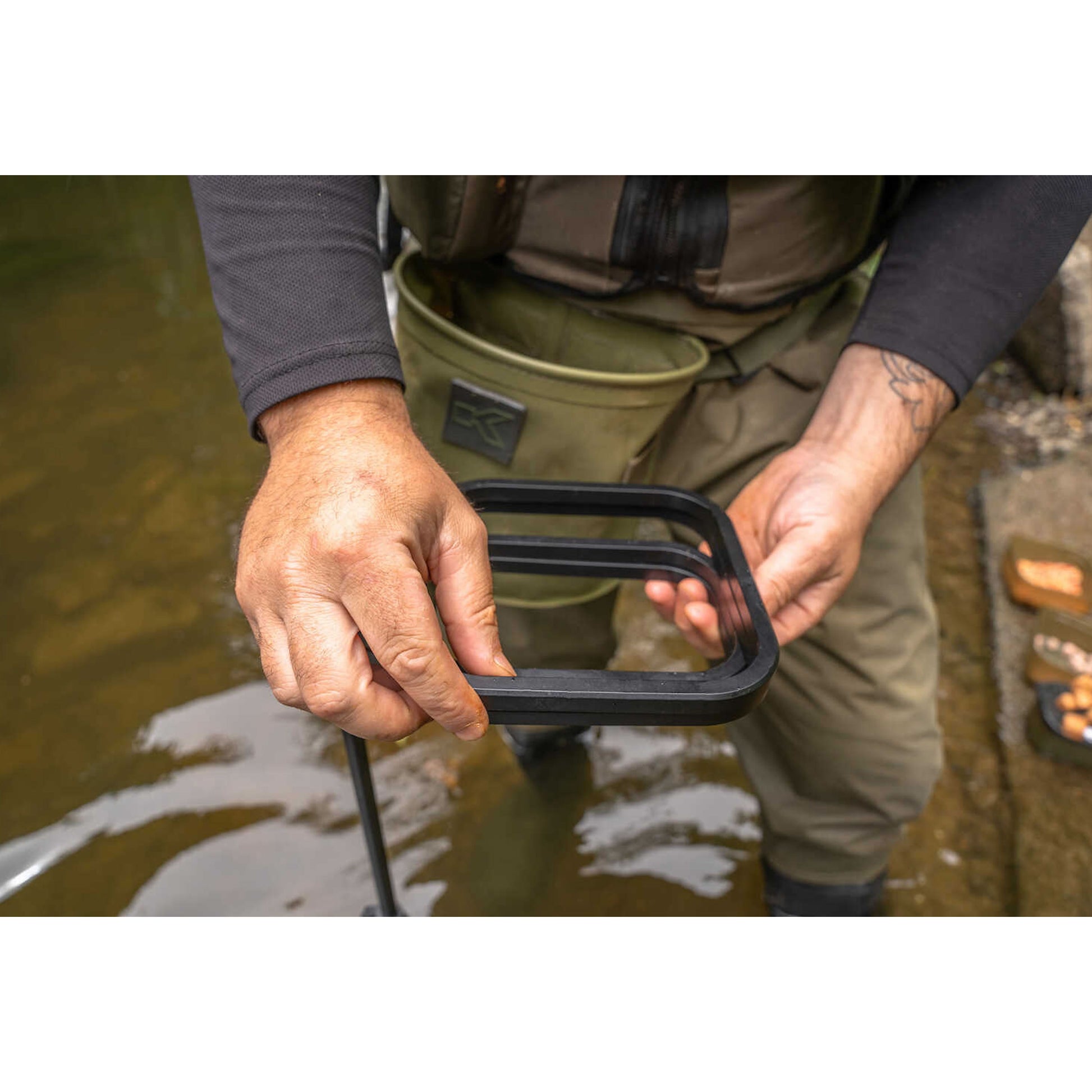 Suport + Cutii Momeala Korum Compact Bait Waiter Set