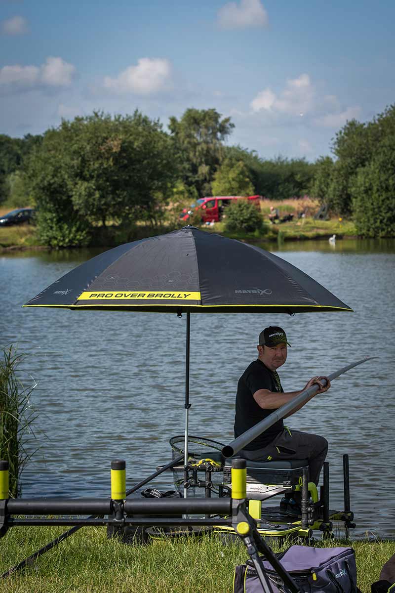 Umbrela Matrix Pro Over Brolly, 115cm